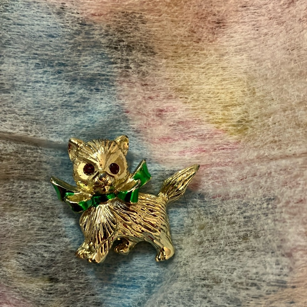 Beatrix kitty  Christmas pin